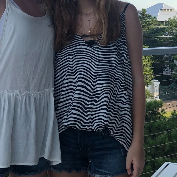 Thin strap tank top - Picture 5 of 5